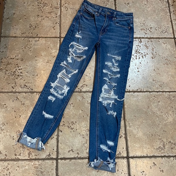 American Eagle Outfitters Denim - NWOT. AE stretch ripped MOM JEANS! Size 00